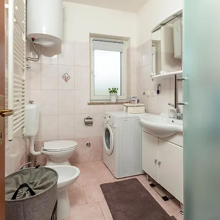 2 Bedroom Beautiful In Labin
